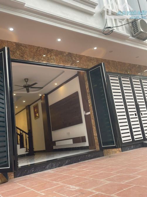 BÁN NHÀ 53M² X 3 TẦNG – GIÁ CHỈ NHỈNH 3 TỶ – CÁCH BẾN XE YÊN NGHĨA 4KM
