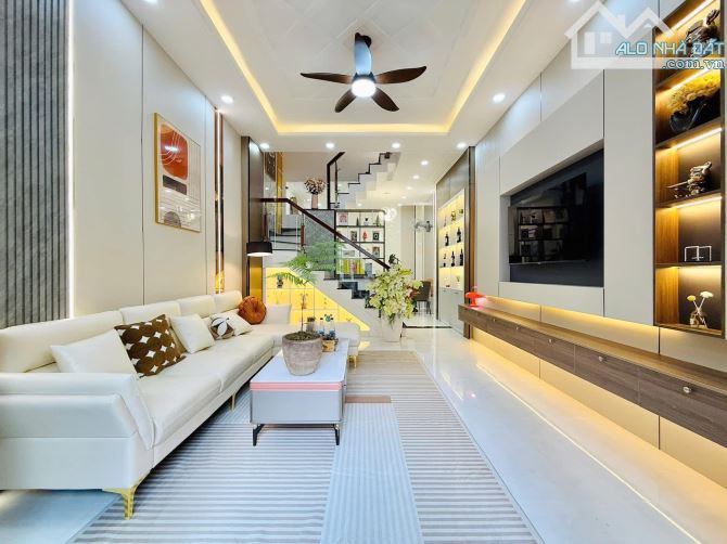 Hàng Hót Sau Lễ- Cần Bán Nhà Đường Đoàn Văn Bơ, p8, quận 4 giá 2 tỷ 8 / 42m2, hẻm thông 5m