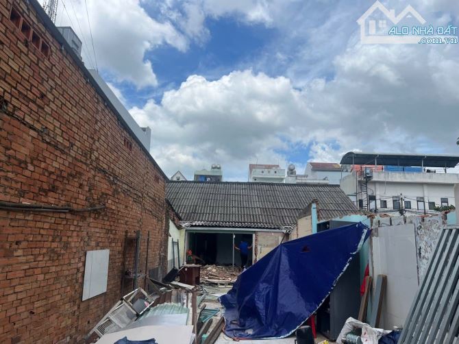 Ban đất đường Lê Văn Việt. 5 x 17 = 85m2. Giá 7.9 tỷ