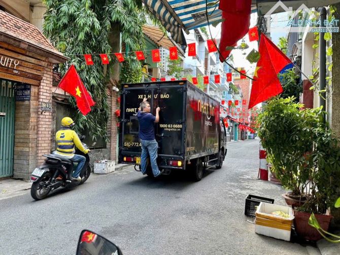 💥HẺM TRẢI NHỰA - GẦN MT KHU K300 - PHƯỜNG 12 - Q.TÂN BÌNH - CN:90M2 - 4 TẦNG - 10 PHÒNG