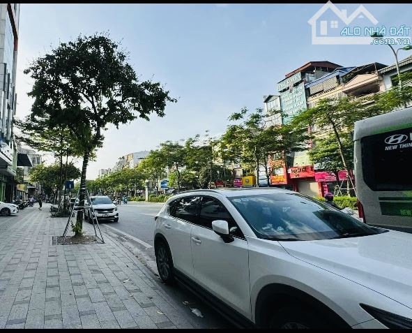 MẶT PHỐ XÃ ĐÀN SIÊU ĐẸP! -  Toà nhà 6 NỔI 1 HẦM. Mặt tiền rộng - Dòng tiền 480 triệu/ thán