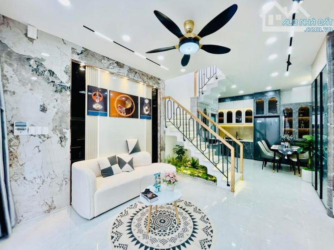 Nhà Bán đường Lê Trực, Phường 7, Bình Thạnh giá 2 tỷ 150- 32m2 nhà 2 lầu có sân thượng,shr