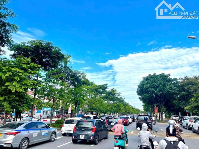 🏡 BÁN NHÀ 5 TẦNG - ÂU CƠ - TÂY HỒ 150TR / M² - LÔ GÓC - KINH DOANH - ÔTÔ VÀO NHÀ