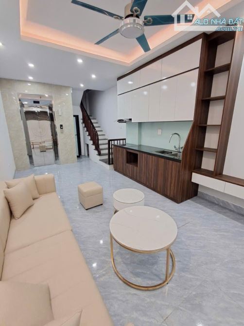 TRUNG TÂM VĂN QUÁN - HÀ ĐÔNG - LÔ GÓC - MẶT TIỀN KHỦNG - 20M RA PHỐ ÔTÔ TRÁNH - NHÀ MỚI ĐẸ
