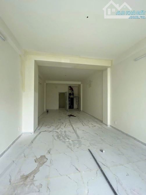 CHo thuê nhà góc 2 mặt tiền đường Quang trung 4,5x12m 1L thông suốt