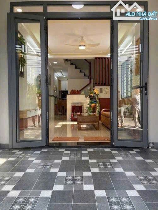 Bán nhà có dòng tiền sẵn 12tr ngay Tân Hương, Tân Phú.Giá: 3 tỷ 019tr /69,4m2, hẻm ô tô 6m