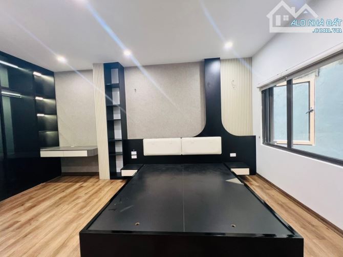 NHÀ MỚi TINH PHỐ MINH KHAI FuLl nội thất 33m 5 tầng 3 pn giá 6 tỷ 9