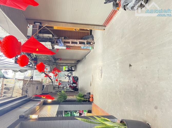 Bán tòa CHDV Bach Mai, Bách Khoa, 11 phòng, thang máy, ngõ thông, PCCC , 60 triêu/tháng