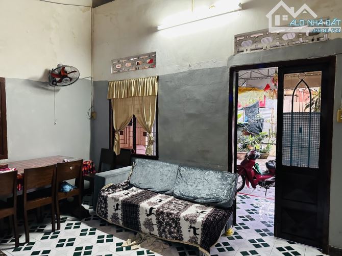 Bán đất chiều ngang 8,18m tặng nhà mặt tiền đường Dương Vân Nga - Phường Vĩnh Hải