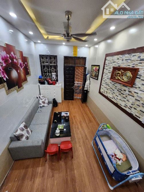 Nhà đẹp chính chủ khu dân trí cao an ninh tốt