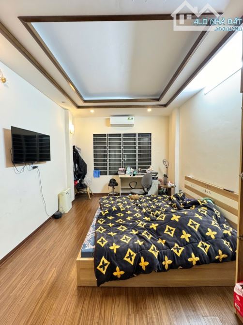Mặt Phố Thổ Quan Đống Đa Kinh Doanh Vỉa Hè 37m2 5 Tầng 14.5 Tỷ