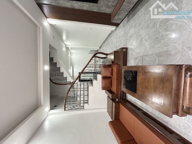💥💥💥PHỐ TRẠM-NHÀ MỚI KÍNH KOONG THIẾT KẾ ĐẸP -DT40M2- ÔTÔ  GẦN-CÁCH BÃI GỬI XE 20M-NHỈNH