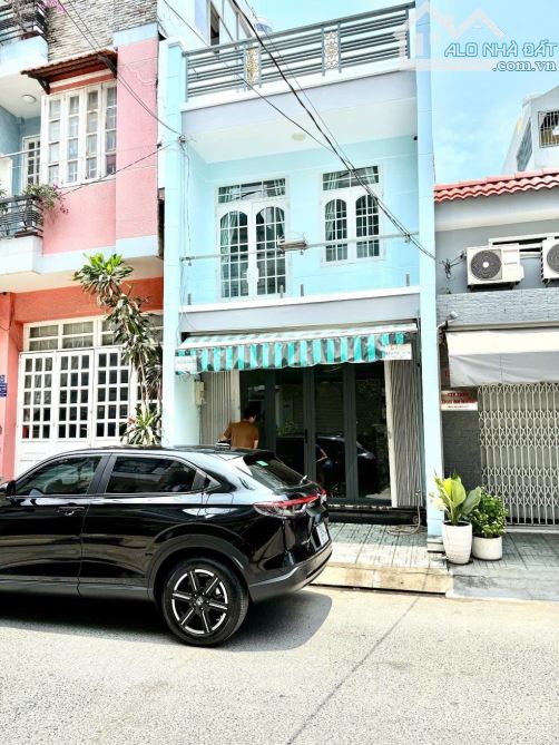 (Q8)NHÀ MỚI Ở LIỀN -XE HƠI NÉ NHAU-SỔ VUÔNG VỨC -NHĨNH 5 TỶ
