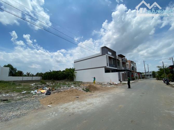 CẦN BÁN ĐẤT DIỆN TÍCH "KHỦNG" 4.5X66 GIÁ TỐT PHÁP LÝ SỔ HỒNG RIÊNG GẦN CHỢ BÌNH CHÁNH