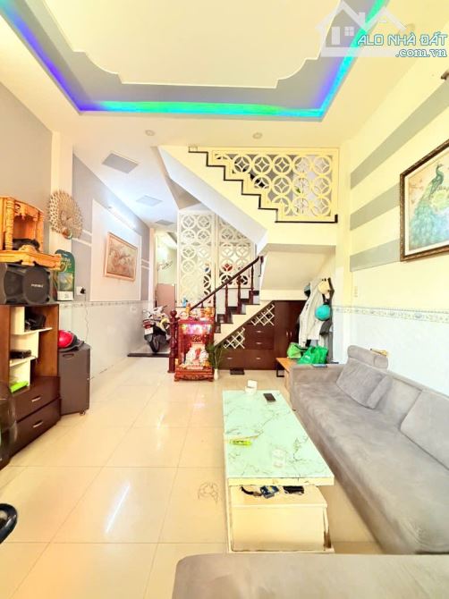 (Q8)NHÀ BÁN GIÁP TRUNG TÂM -GẦN TRƯỜNG HỌC ,CHỢ- NHĨNH 5 TỶ
