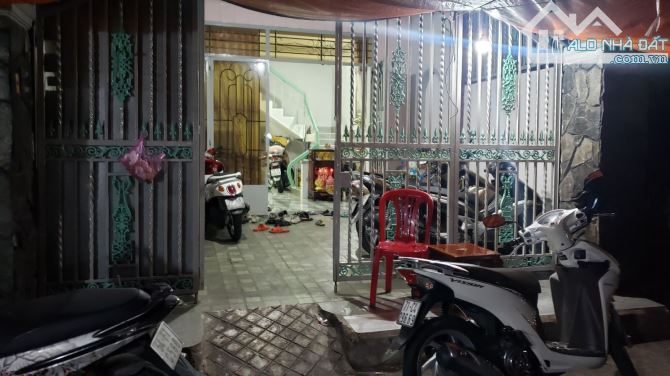 Bán nhà ngay trung tâm chợ Lê Vẳn Thọ , anh chị thích kinh doanh chợ mua nha