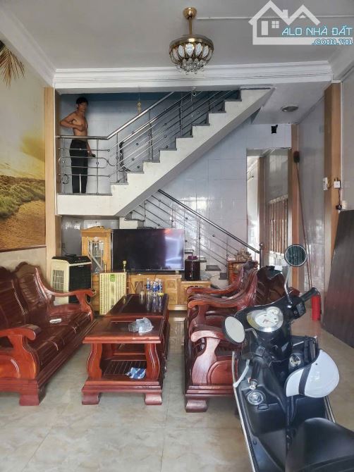 Bán nhà mặt tiền Giáp Văn Cương, ngay sát Biển, DT 72m2 nhà 2 tầng giá 4,5 tỷ