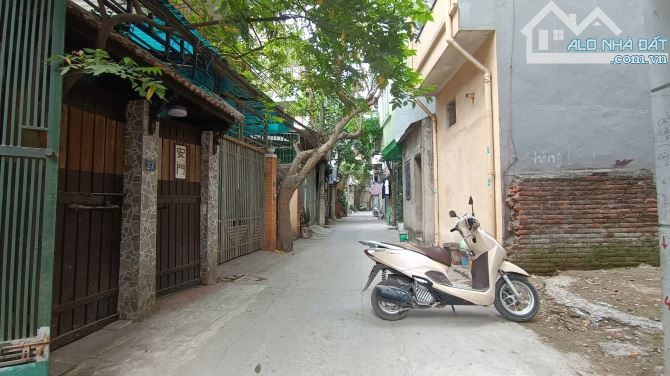 Bán đất Trung Văn chính chủ, mặt ngõ thông ô tô 7 chỗ vào đất, cần bán gấp