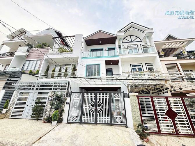 NHÀ ĐẸP KQH THÁI LÂM P4 SÂN Ô TÔ FULL NỘI THẤT
