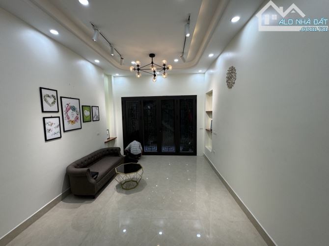 🏡 BÁN NHÀ NGỌC THỤY - 4 TẦNG - 5 NGỦ - 42m² - MT 4m -  Giá 6.86 tỷ