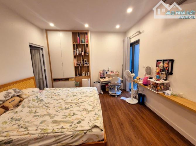 Bán nhà Gia Quất 10m oto- ngõ 3 gác -31m 5 tầng 5 tỷ (thương lượng