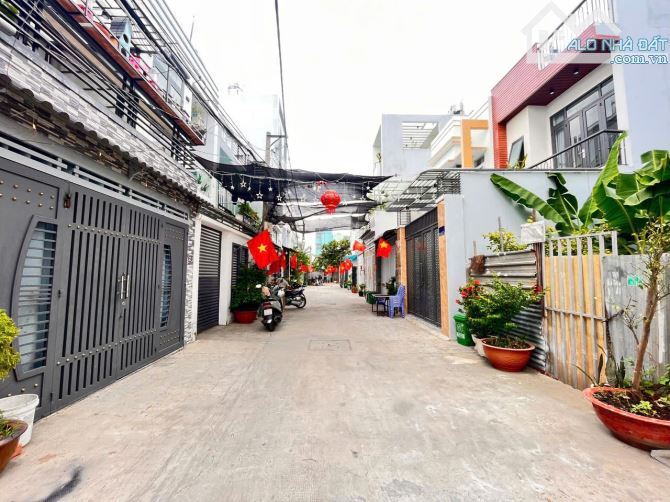Nhà 2 tầng 83m² thạnh lộc 12 hẻm xe tải giá 5ty850