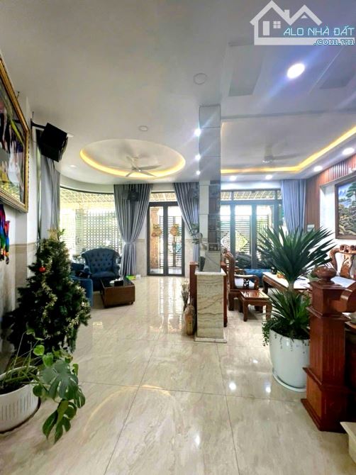 Bán Biệt Thự P15 Gò Vấp, Lê Đức Thọ, Góc 2 mặt, 15x16m, đường 10m, 14.x tỷ