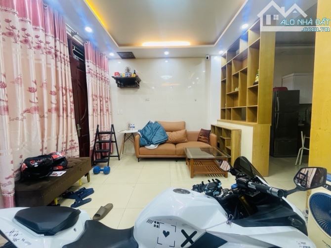 Bán gấp nhà Đường Láng - Đống Đa , Ô tô , Kinh Doanh , DT 52m, 5 tầng , 11,5 Tỷ