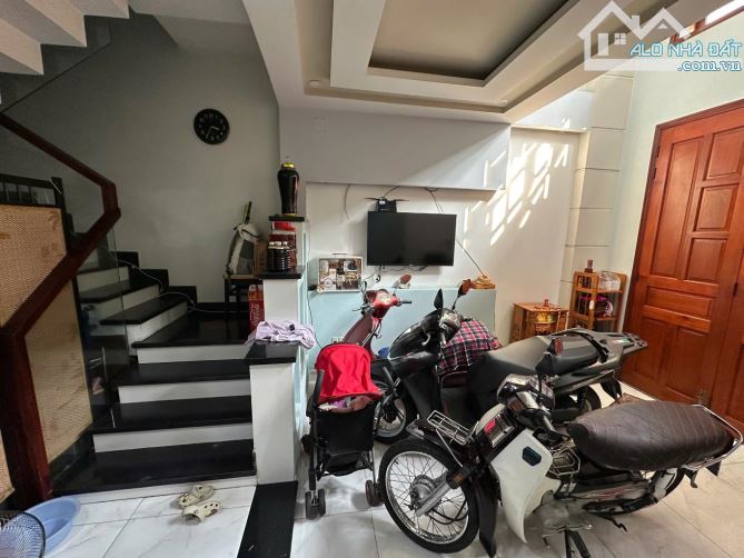 MẶT TIỀN ĐƯỜNG KINH DOANH SẦM UẤT KHU VỰC DÂN CƯ ĐÔNG ĐÚC