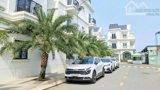 Giá 10,8 tỷ. Bán biệt thự kdc trung tâm phường Quang Vinh, TP Biên Hoà. 9,2x21m 198m.