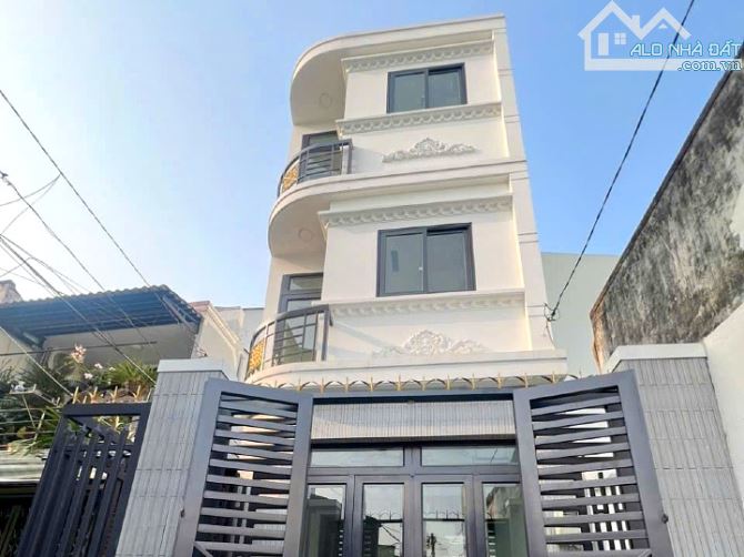 Bán nhà đẹp 2 lầu 1 sân thượng hẻm Phú Định, Quận 8