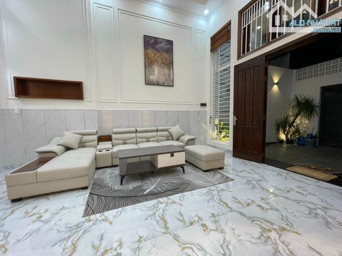 Cần bán nhà ngay Bạch Đằng, Bình Thạnh. Giá: 2 tỷ 120 /63,5m2, sổ hồng riêng, hẻm 6m