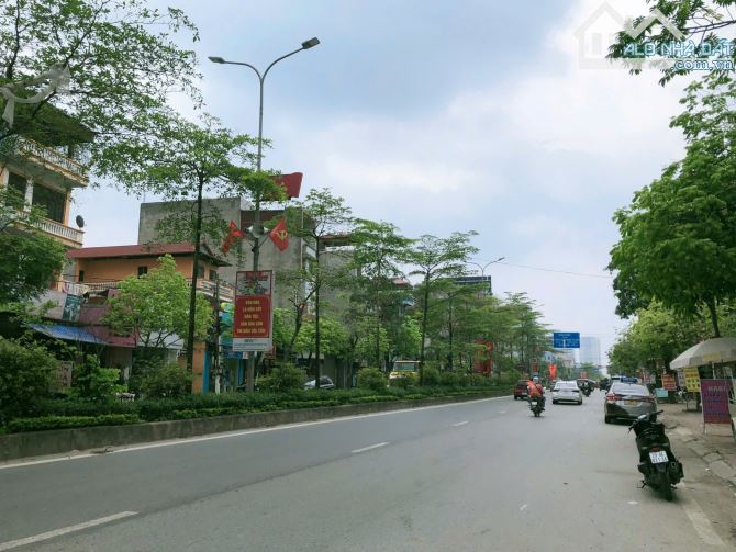 Bán đất diện tích 40m2,mặt tiền 3.5m ,thị trấn Trạm Trôi,ô tô 7 chỗ đỗ cửa