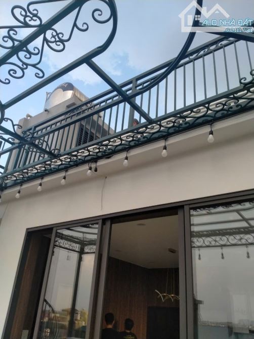 Bán nhà Phạm Khắc Quảng,Giang Biên, vỉa hè, ô tô tránh, kinh doanh 43m2 chỉ 11 tỷ hơn