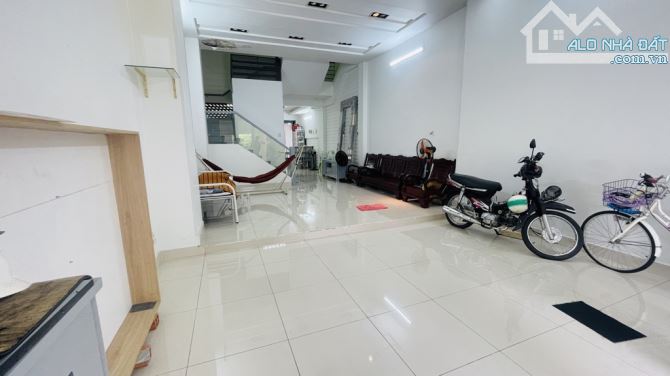 Nhà Khu dân cư Hồng Long đường số 5 3 tầng 3PN-3WC đường trước nhà 12m giá đầu tư
