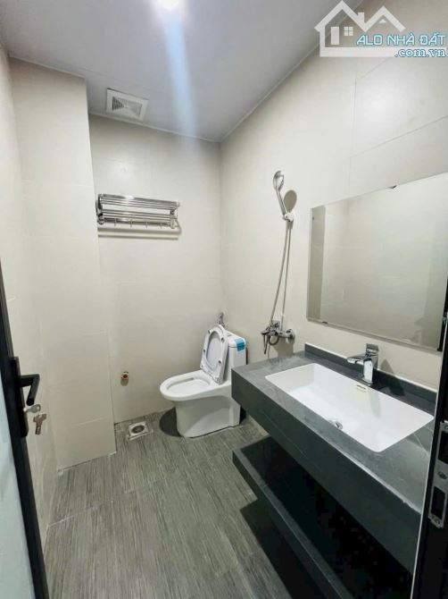Bán tòa chung cư mini căn hộ dịch vụ 5 tầng thang máy phố Lê Thanh Nghị quận Hai Bà Trưng