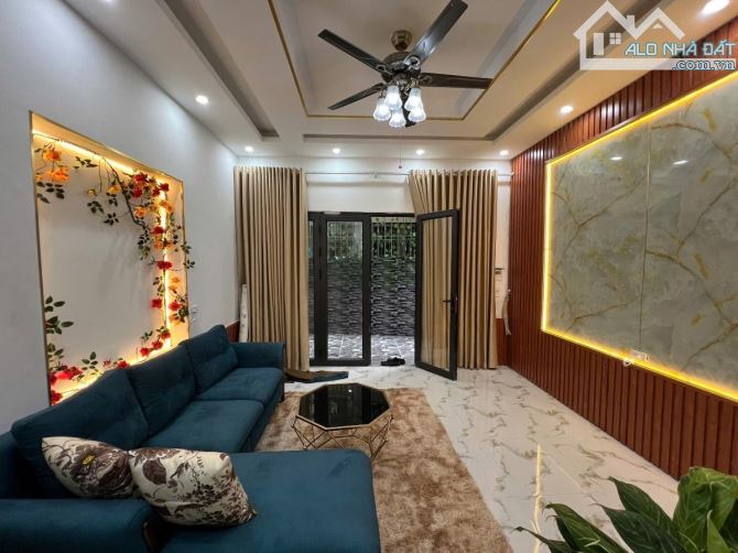 BÁN NHÀ ĐẸP - TÂN MAI, HOÀNG MAI - NGÕ 3 GÁC, GẦN PHỐ,HƠN 6 TỶ