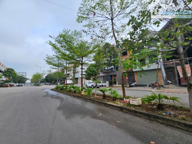 Bán nhà góc 3 tầng đại Hoàng Long dt 105m mt 6m giá 17 tỷ