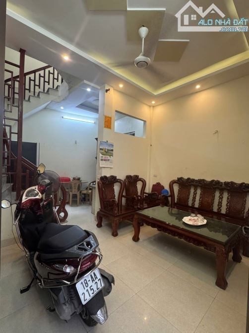 Bán nhà trong ngõ đường Nguyễn Đức Thuận