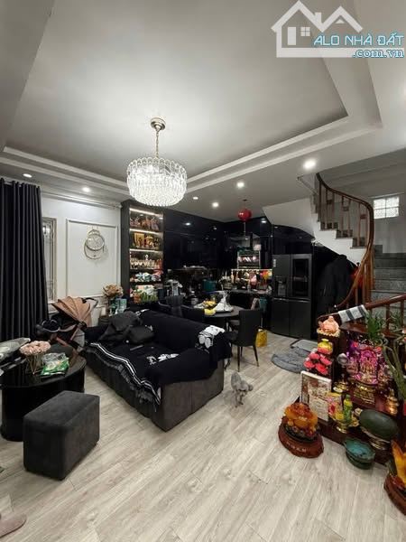 🏡 Bán nhà 5 tầng Bồ Đề, Long Biên, 30m2, Dân xây, Gần Hồ, Ở ngay, 6 tỷ 35