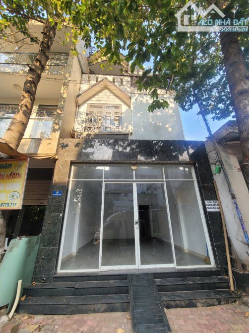 Bán nhà 1T2L 5x14.5m, mặt tiền Nguyễn Trung Trực p. Tân Đông Hiệp gần chợ Dĩ An 1