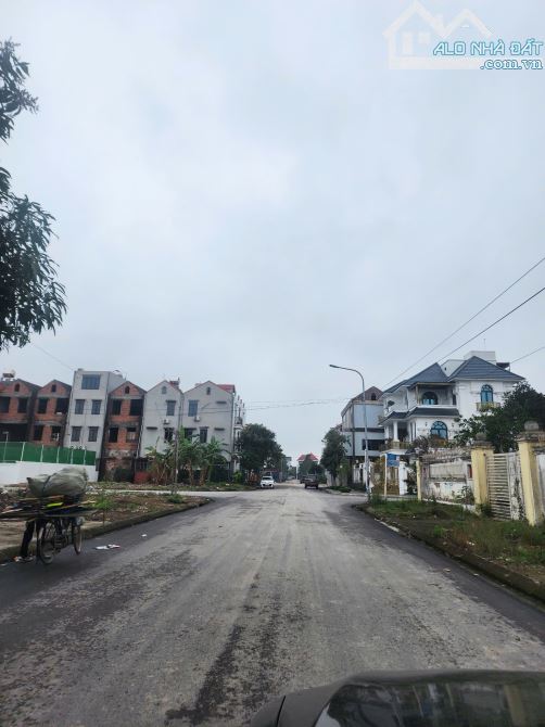 Bán đất đại hoàng long nhìn chếch hồ DT 263m, MT 15m, Hướng TB,Giá 21,5 tỷ