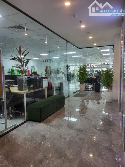 Bán Toà văn phòng vị trí vip mặt phố Nguyên Hồng lô góc 2 mặt tiền 100m2 9 tầng thông sàn