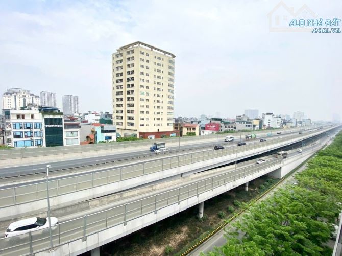 Tòa Nhà 9 Tầng, Mặt Phố Đẹp Nhất Phạm Văn Đồng - Văn Phòng Hạng A, MT 6.5m, Vỉa hè 19 tỷ