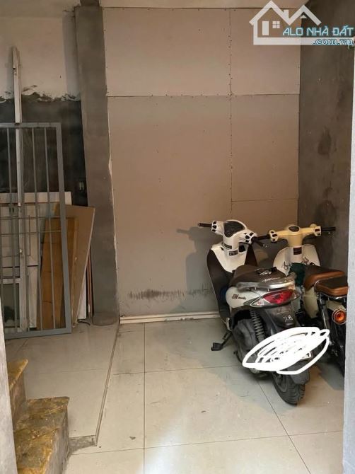 Cho thuê nhà ngõ phố Lê Đại Hành Hai Bà Trưng 40m x 3 tầng, giá 7.3tr/tháng