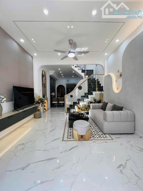 Bán nhà 2 tầng, hẻm 1/ 5m ngay Hòa Bình, Tân Phú. Giá: 3 Tỷ 020 / 49.5m2. Sổ hồng riêng
