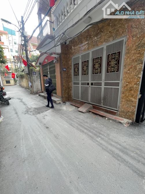 Bán nhà phố Xuân Thủy, Ô Tô, Kinh Doanh, 42m2, Giá 13.6 tỷ