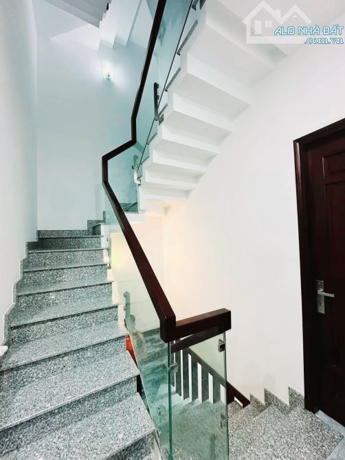 Nhà mới ở liền,88m2 HXH Lạc Long Quân q.Tân Bình, 5tầng KD tốt.