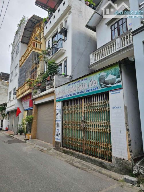 Bán đất Kim Quan Việt Hưng hướng đông nam ngõ oto gần phố rộng 99m mặt tiền: 4.5m 12 tỷ