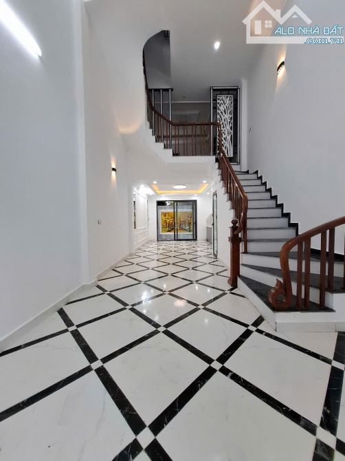 Nhà  Quỳnh Đô 54m 5 t mới tặng nội thất 20m ra đường ô tô tránh nhà đẹp long lanh 6.85 tỷ